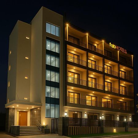 Fabhotel Satyam International Noida Bagian luar foto