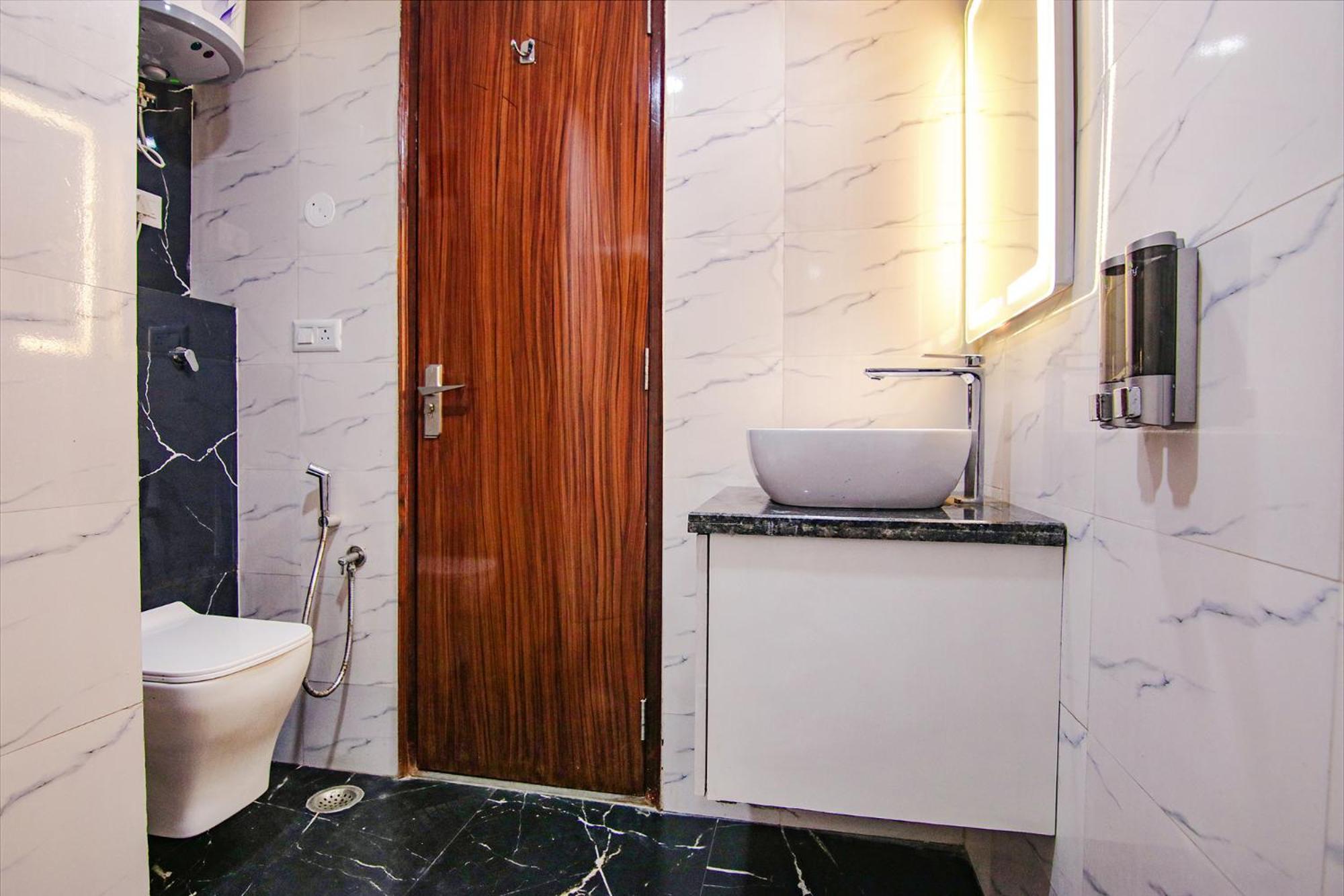 Fabhotel Satyam International Noida Bagian luar foto