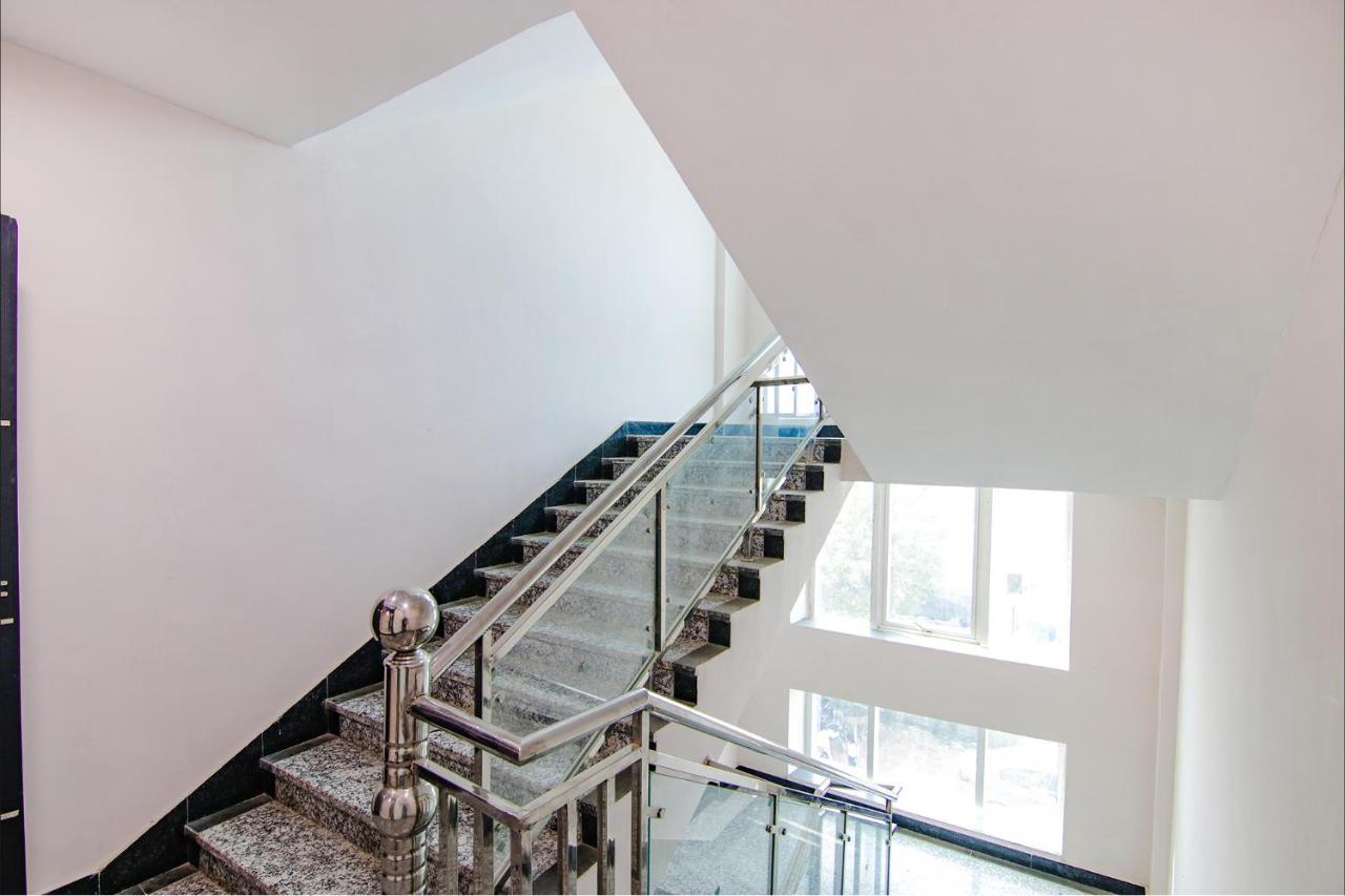 Fabhotel Satyam International Noida Bagian luar foto