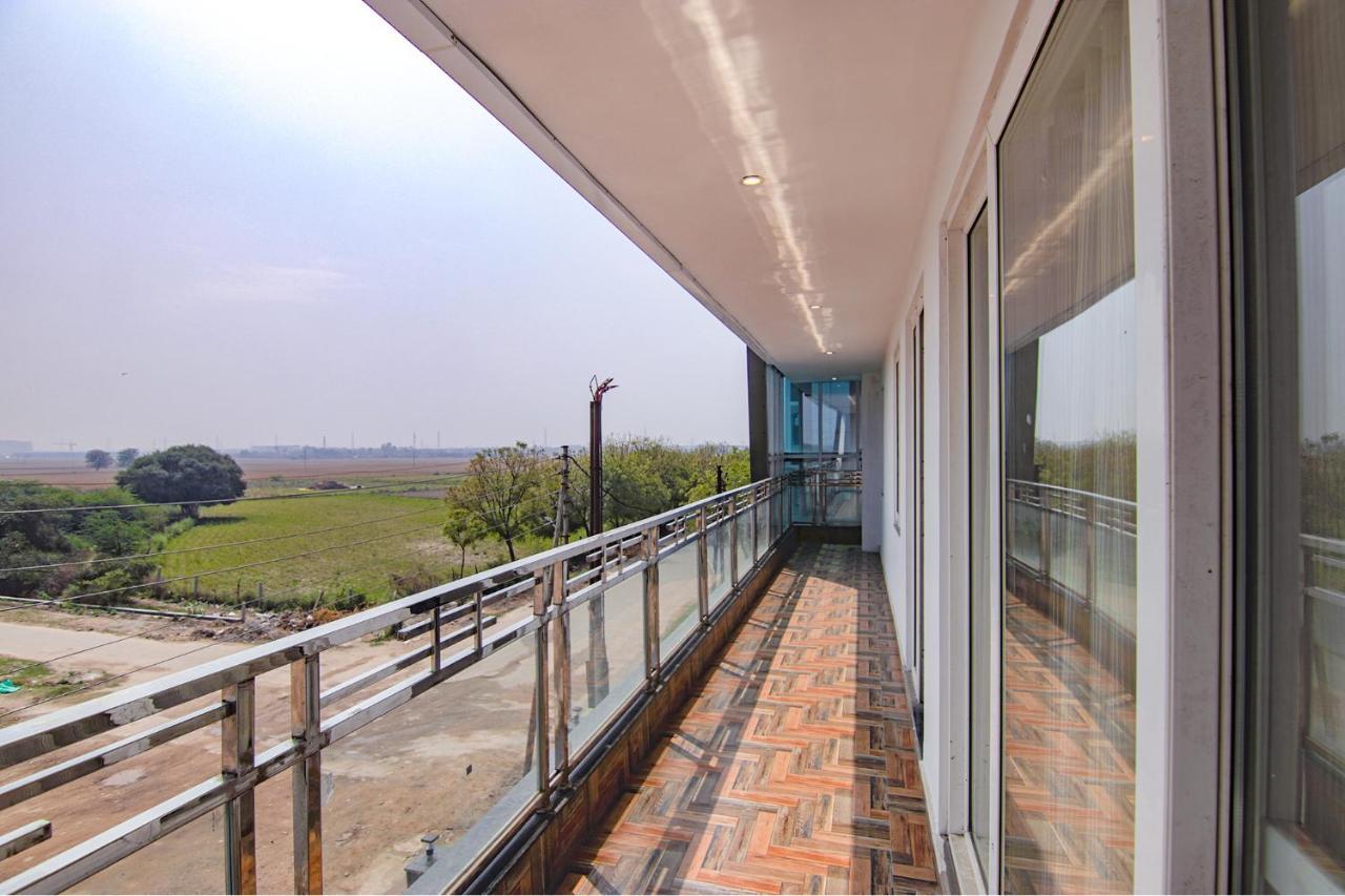 Fabhotel Satyam International Noida Bagian luar foto