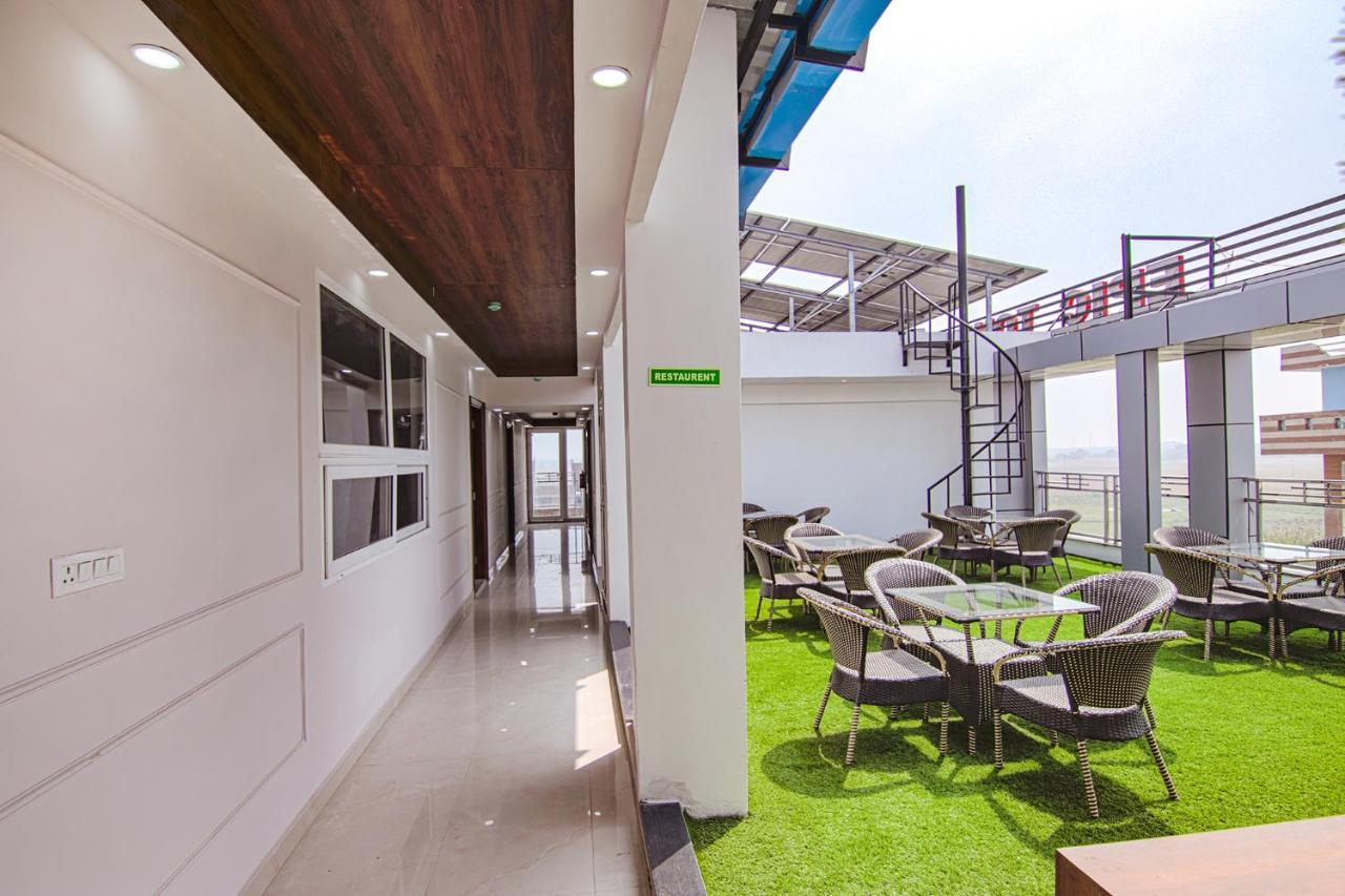 Fabhotel Satyam International Noida Bagian luar foto