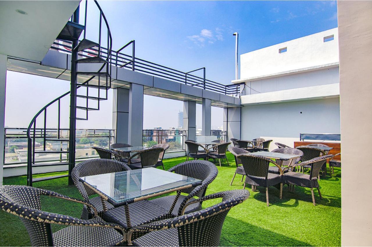 Fabhotel Satyam International Noida Bagian luar foto